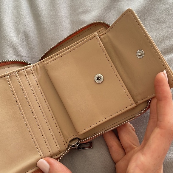 Baby Pink Zipper Wallet — GUESS - Picture 4 of 7